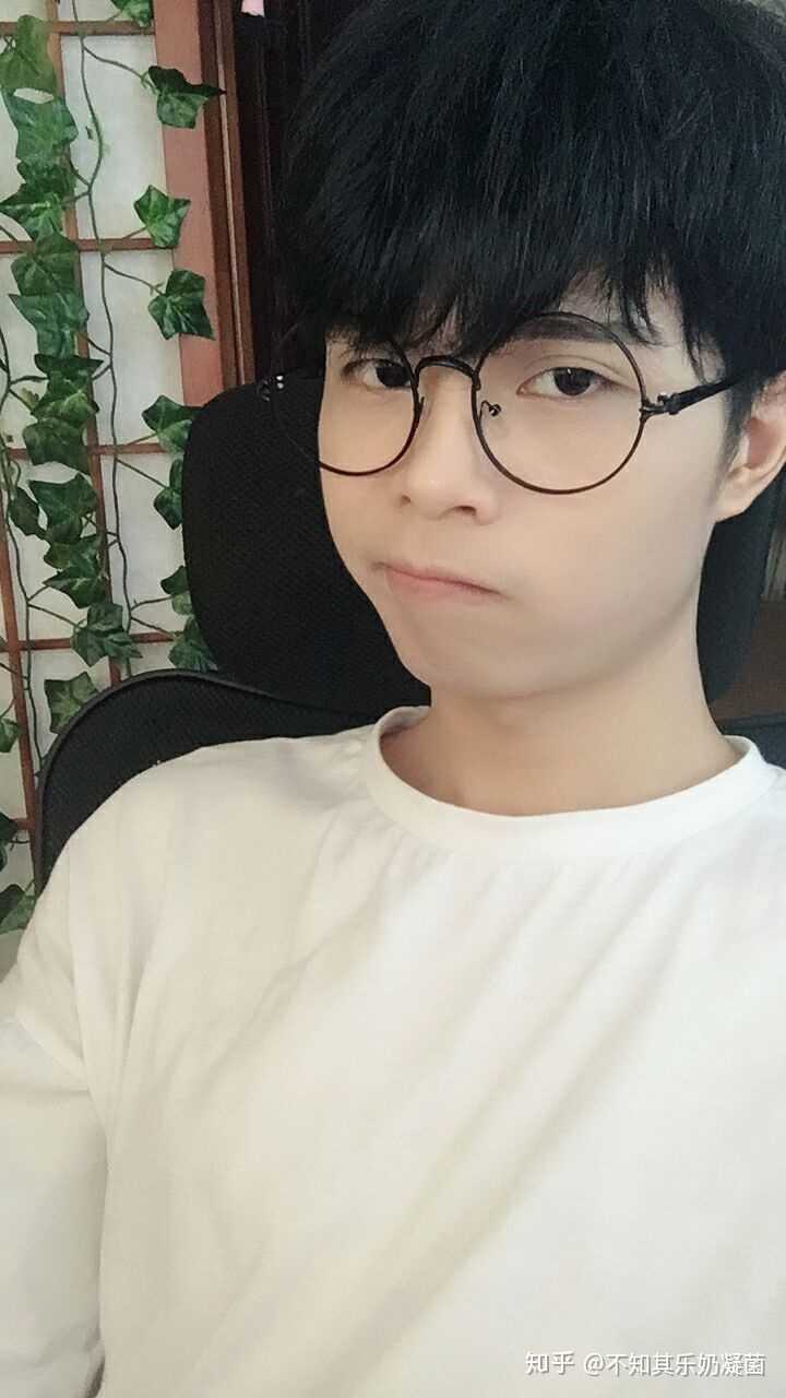 你见过的最好看的男孩子长什么样子?