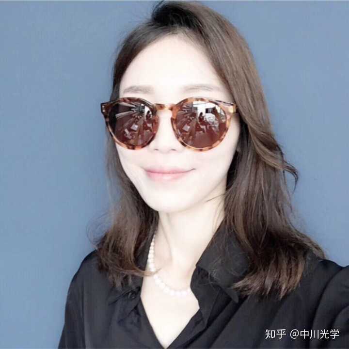 没实际意义,每个人可以尝试多种风格眼镜,就看你搭配什么衣服什么场合