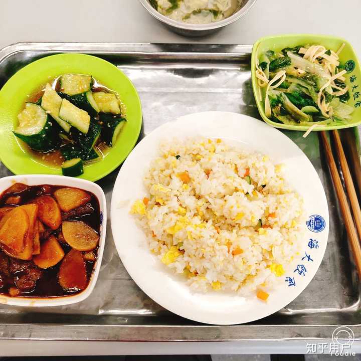 在上海海事大学里就餐是一种怎样的体验?有什么推荐的食堂和美食?