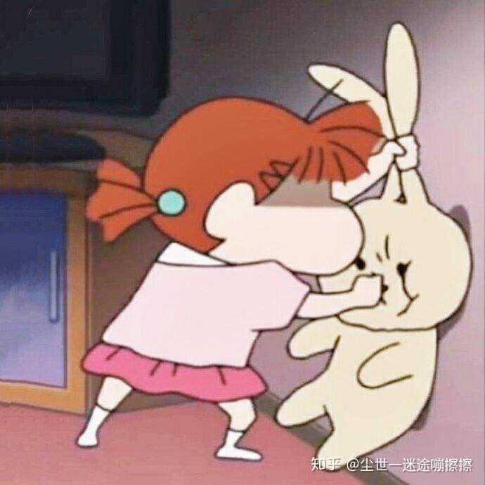 非常暴躁,动不动就生气捶打兔子玩偶