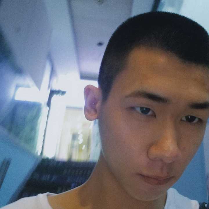 一直头发比较长的男生突然剪一个寸头是怎样的体验?