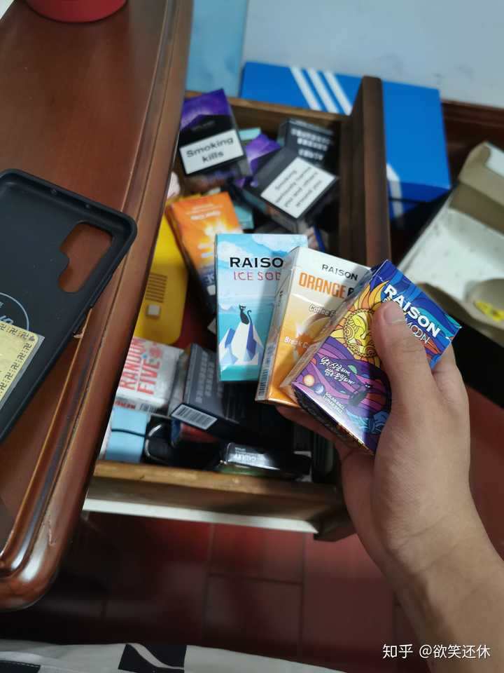 因为盒子好看 又有了收集抽完的烟盒这种习惯哈哈哈哈哈 说这么多不
