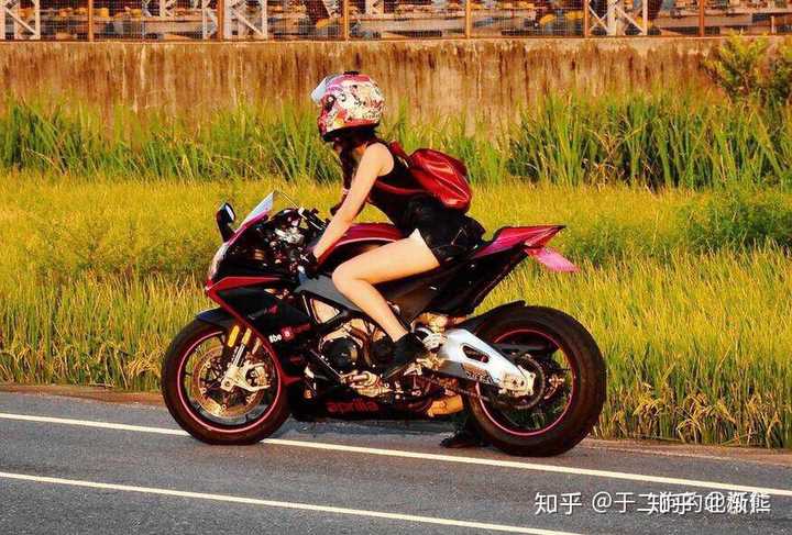 请问 女人适合开哪款摩托车 很酷的那种 身高172?