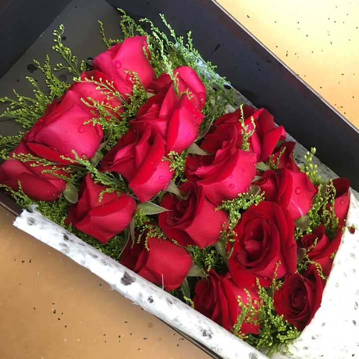 女孩子情人节收到花的时候心里在想什么