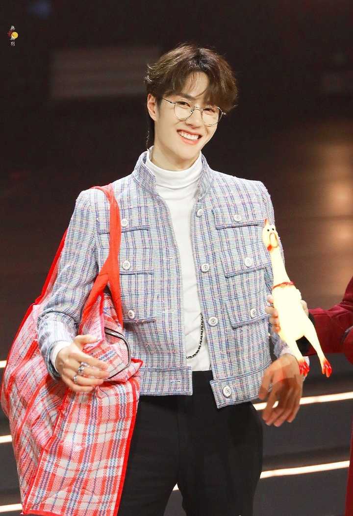 你有哪些明星出圈的治愈系笑容动图?