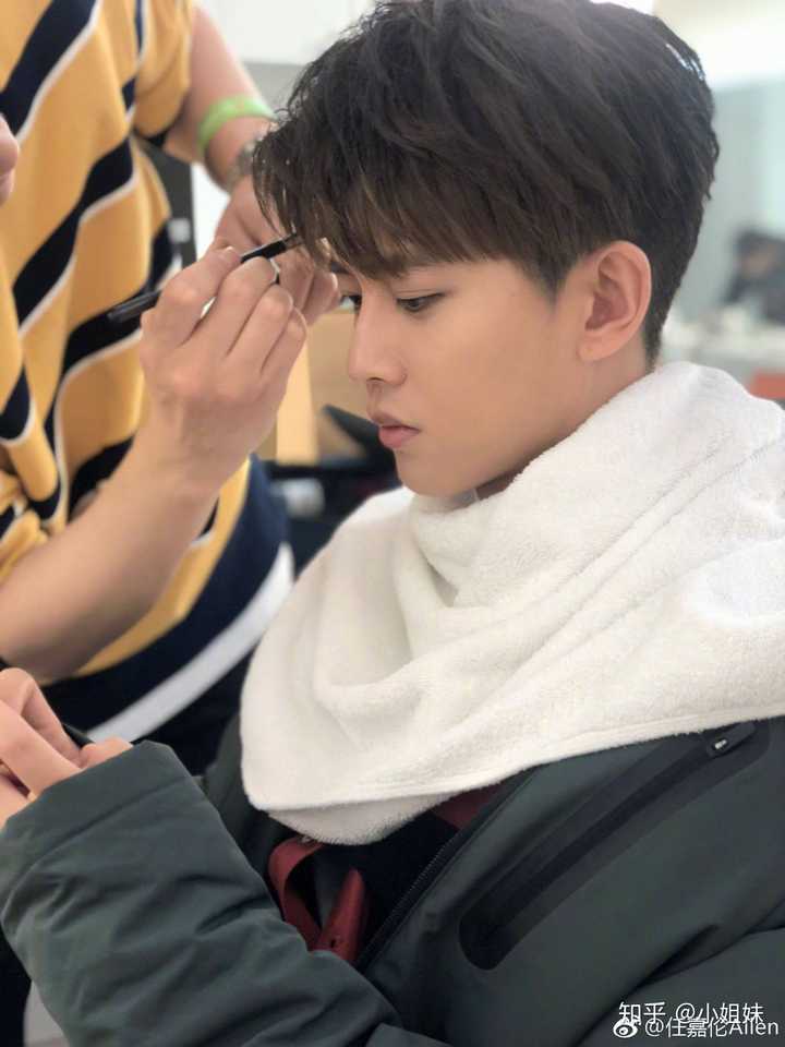 娱乐圈里,演技与颜值同时具备的新生代男演员,你最先想到了谁?