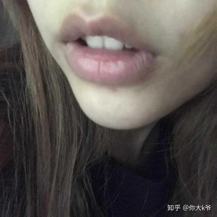 大嘴巴girl真的很头疼希望大家可以给我些建议嘴唇厚且宽也就是大的