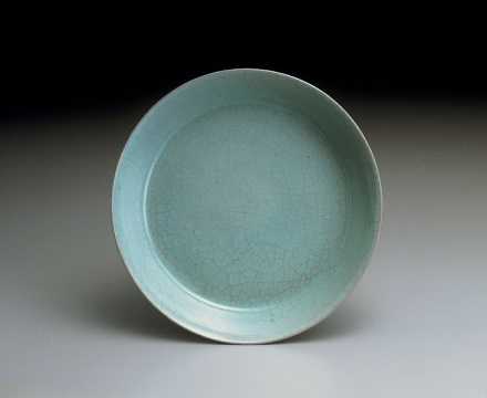 具体说明如下:首先,中国古代天青色瓷器的代表是宋代汝窑,因宋徽宗