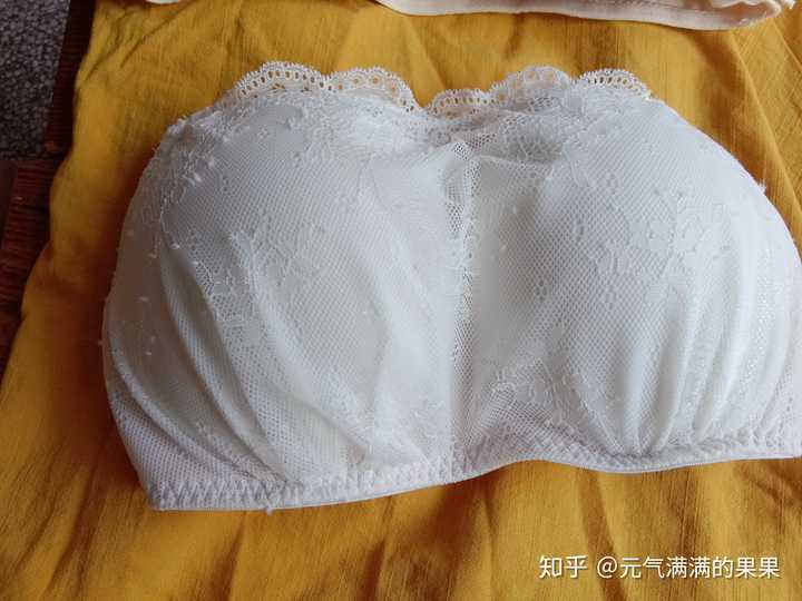 女孩子穿露肩衣服时,里面内衣怎么搭好?