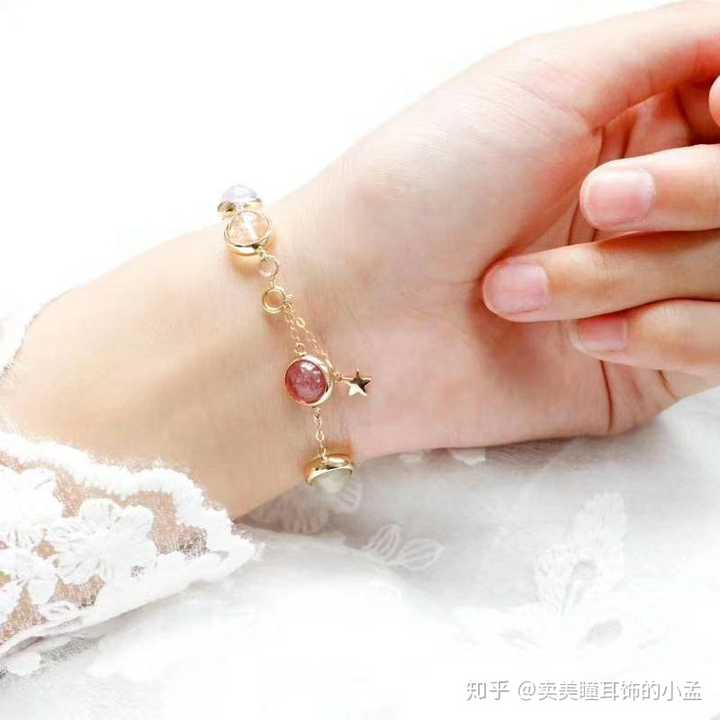 二十岁女生适合什么样的手链/手镯?