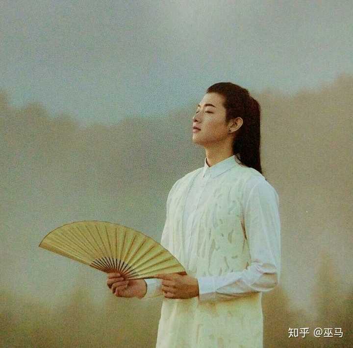 时代的大环境不同,但是梅兰芳与霍尊,其实是不同时空的两个