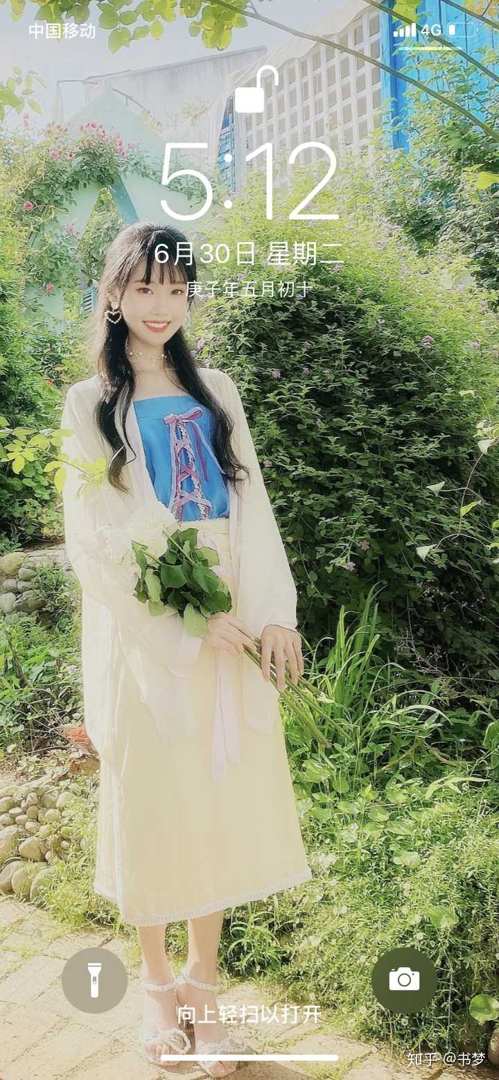 好看的女生会用自己照片当聊天背景和头像嘛?