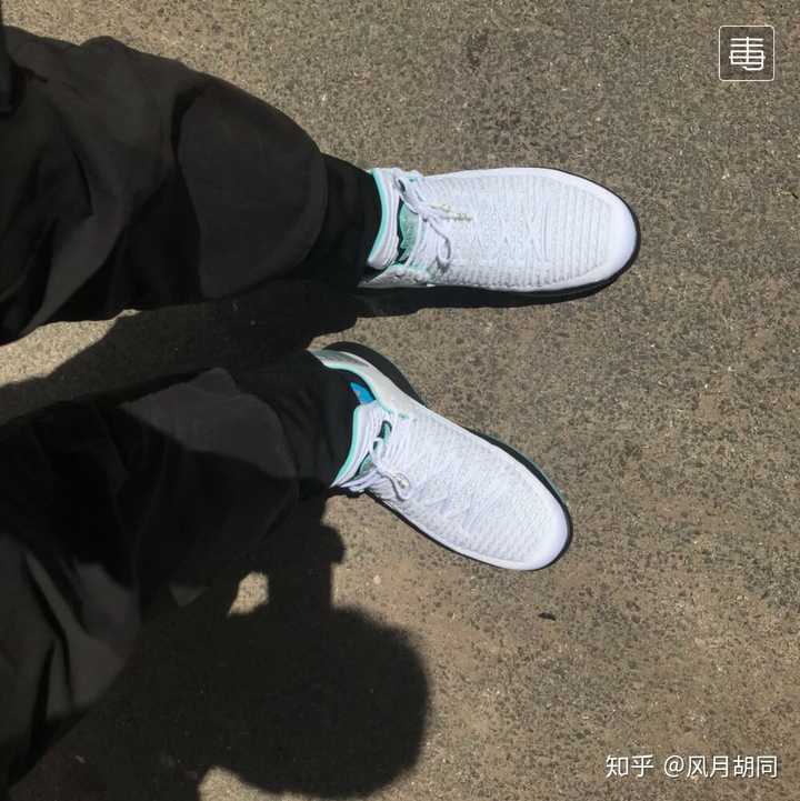 aj3黑水泥,经典不贵,刚穿上硬如板砖,但是好搭配衣服,你可以穿精英袜