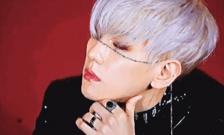 有人可以安利一下边伯贤吗