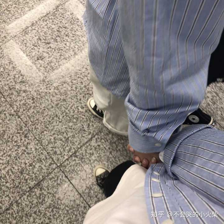 我是个男生,读大学了,在班上碰到一个挺喜欢的男孩子,我要不要表白