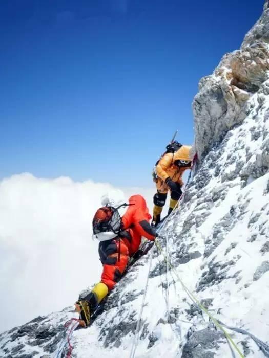攀登珠穆朗玛峰南坡与攀登北坡有什么区别?
