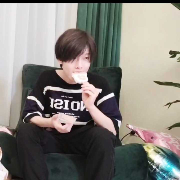 有没有阴阳怪气男团的硬照?