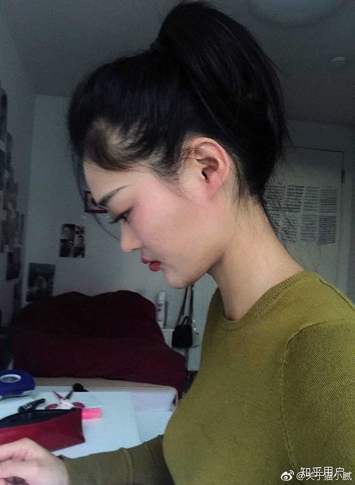 照片给你们看的是,画过鼻影的,正面看还好,侧面看就很可笑了.