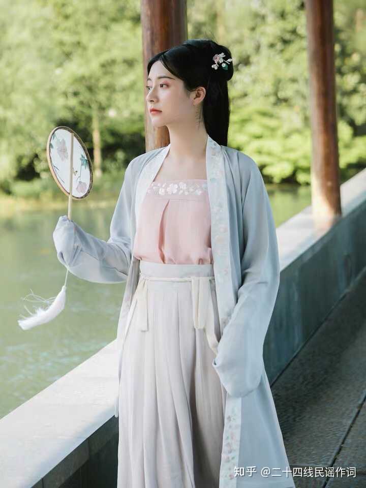 女朋友喜欢穿汉服,作为礼物,有什么钗或者簪子可以推荐吗?