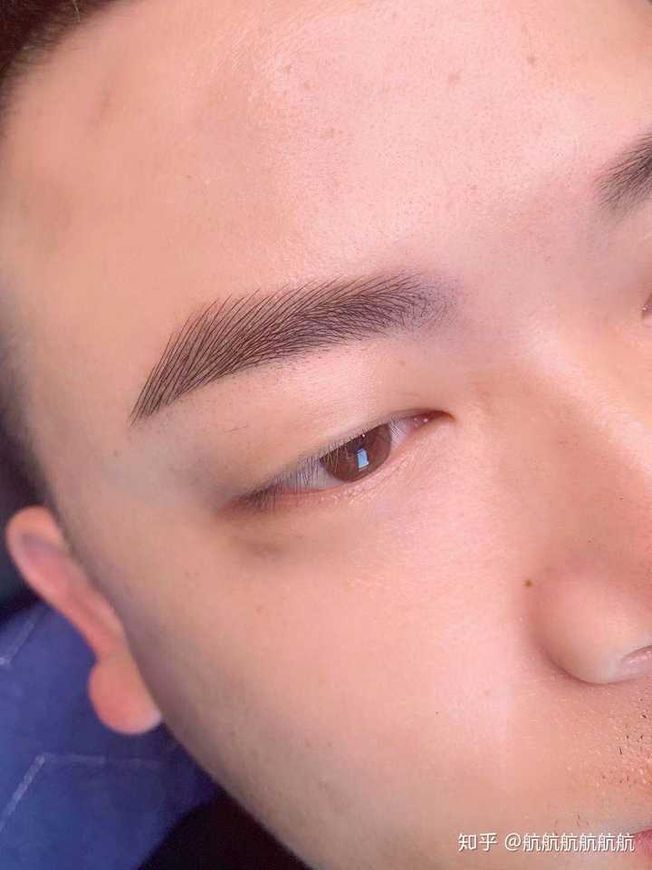 男人纹眉会娘吗?