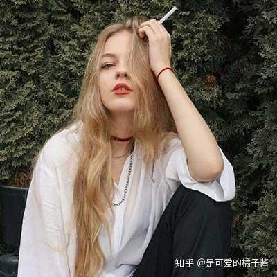 有没有那种性冷淡风又有点a的壁纸或者女生头像?