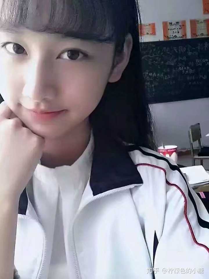 高中时素颜就好看的女生长大化妆后岂不是逆天吗