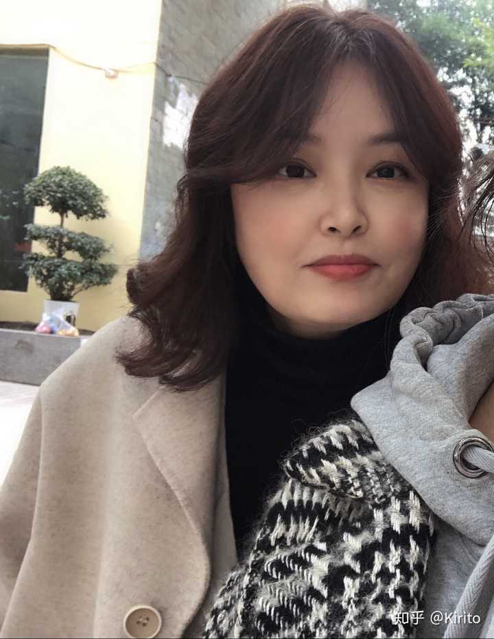 找到一张我妈妈年轻的照片