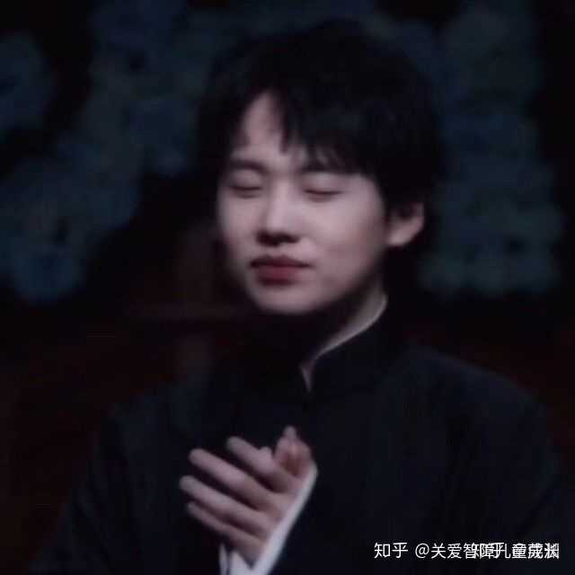 定做一把折扇,想题一些关于张云雷或者郭麒麟的字,有什么好的文本推荐