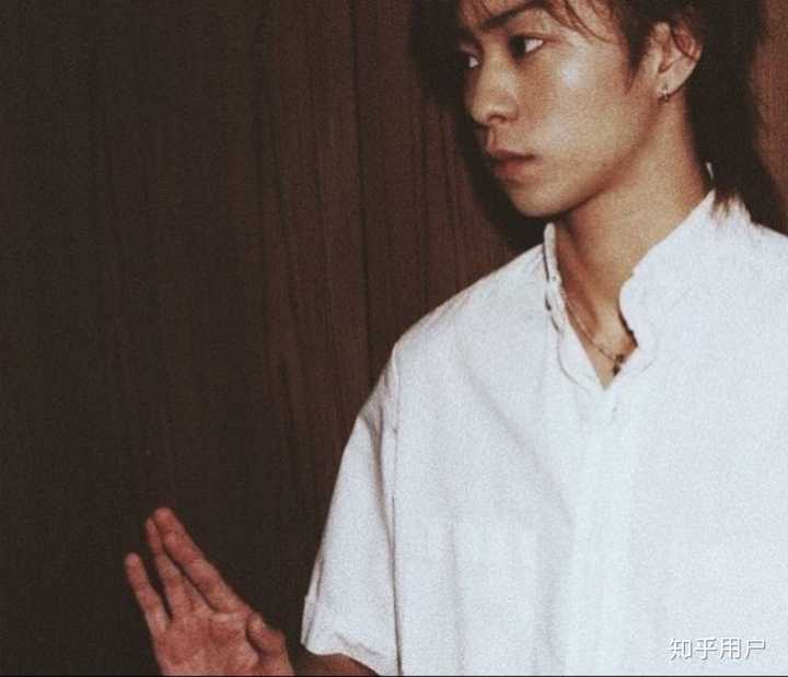 为什么日系摇滚乐团里总有几个神颜,而偶像团体的颜值