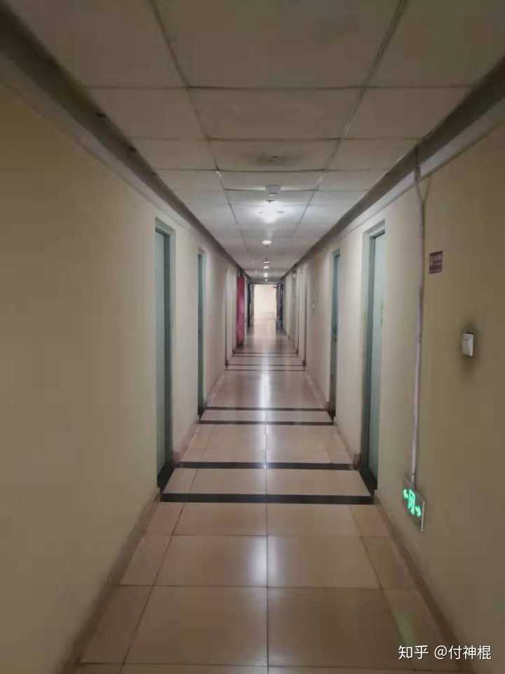 紫荆14号楼博士生两人间 因为此前我在清华深研院住过,深圳的宿舍全是
