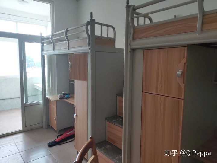 话不多说,直接上图 这些是我们宿舍的实拍 (注:华中科技大学宿舍条件