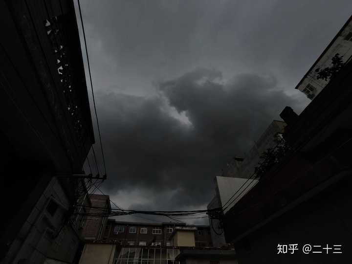 打雷 下雨 狂风 乌云