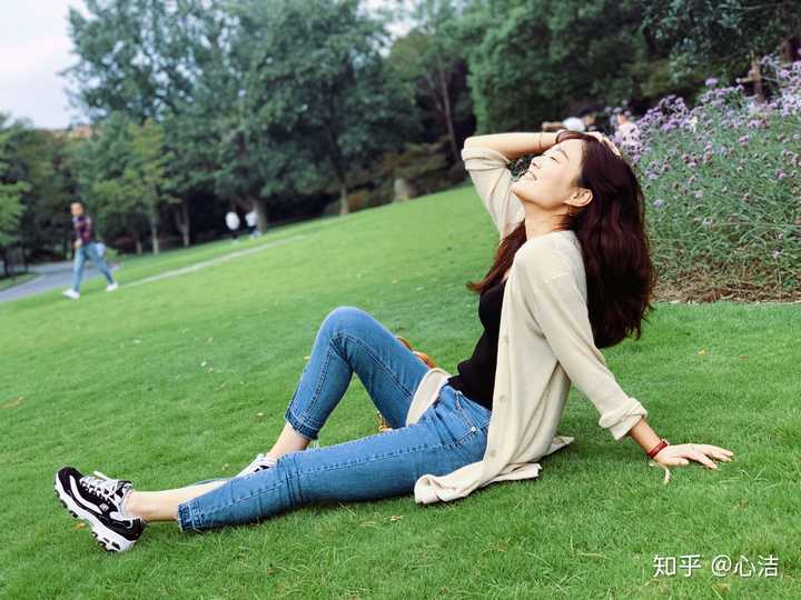 拍照时怎样摆姿势好看?