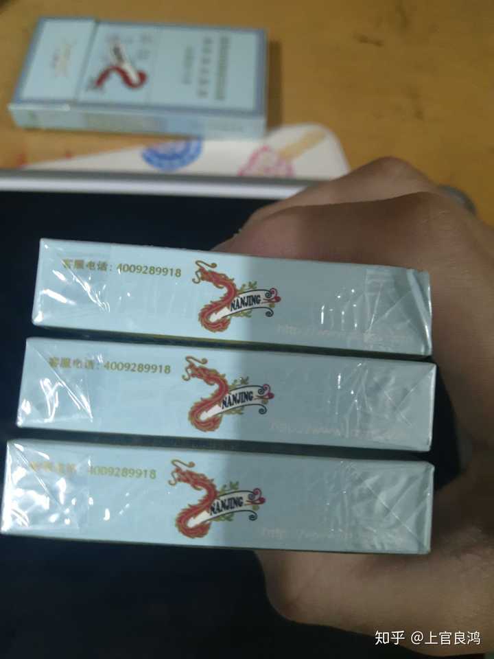 煊赫门真烟烟顶的位置,玻璃纸是很平整光滑