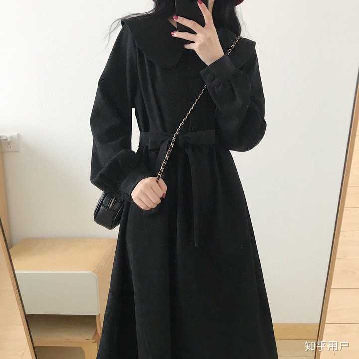 穿黑色衣服会显得皮肤黄吗?