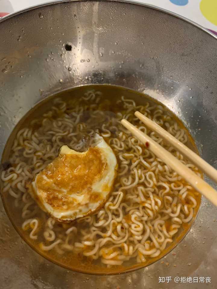 泡面加自己的煎蛋 ,就已经让我幸福地说不出话来,这么看,我这个挑剔的