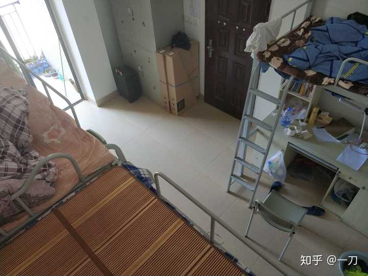 当然是我们福建农林大学安溪茶学院了 敢问各位有几个我们这样的三人