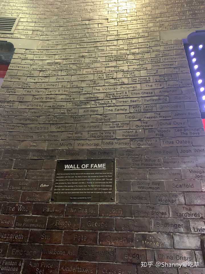 英国利物浦洞穴酒吧名人墙