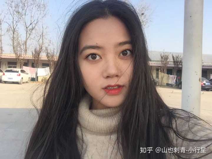 怎么看待发单反自拍原图的女生?