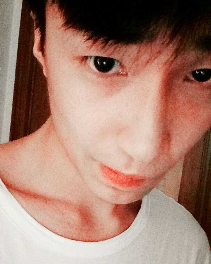单眼皮的男生很帅气?