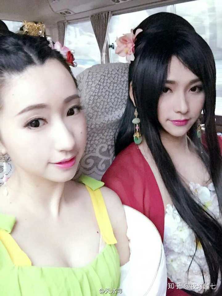 天水三千(右)和他老婆