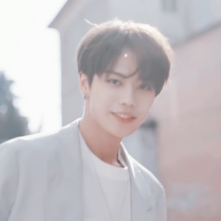 有什么国内外你觉得很帅的男星么?