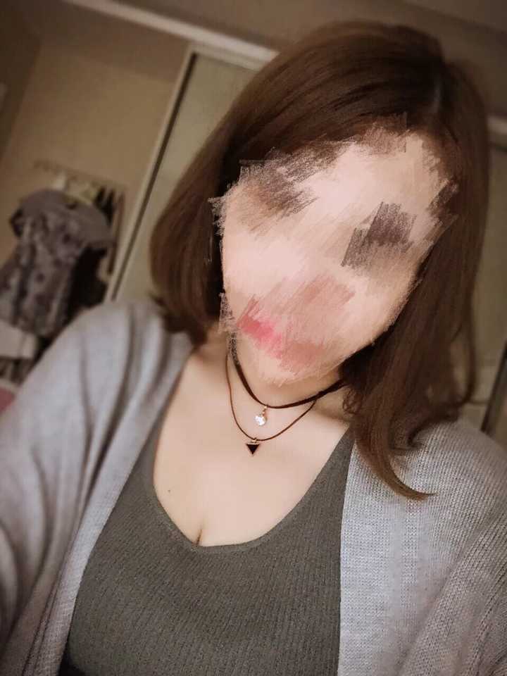 大胸女生如何穿衣搭配?