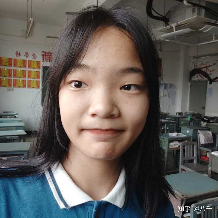 有没有那种单眼皮小眼睛塌鼻梁厚嘴唇但还挺好看的女生?