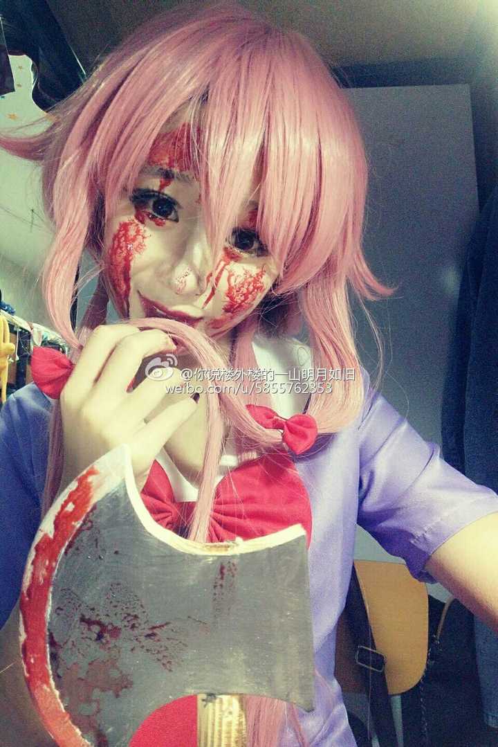穿比较夸张的 cos 服上街是种怎样的体验?