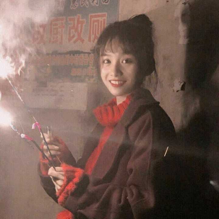 有没有那种笑的很开心的女生头像?