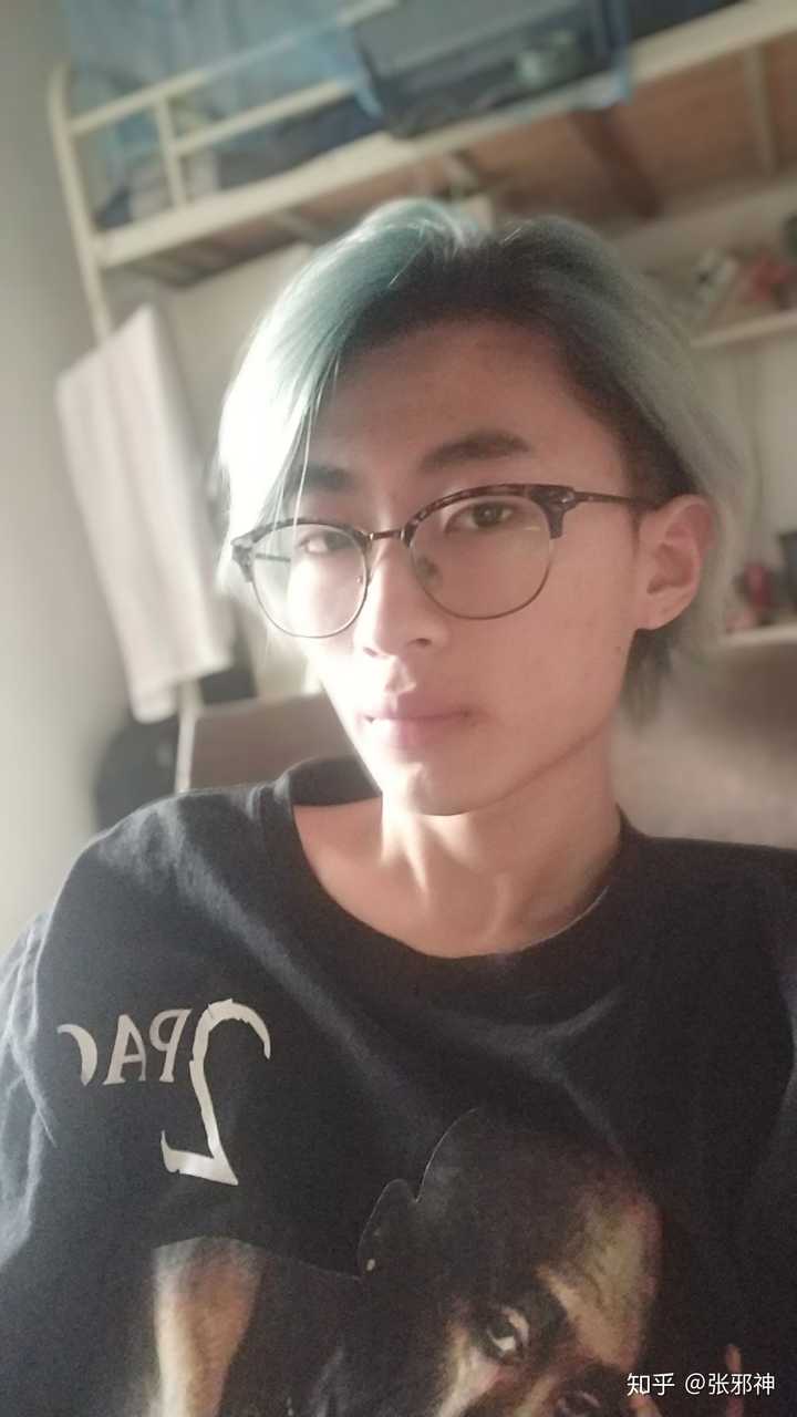 男生长得丑还留长发是什么体验?