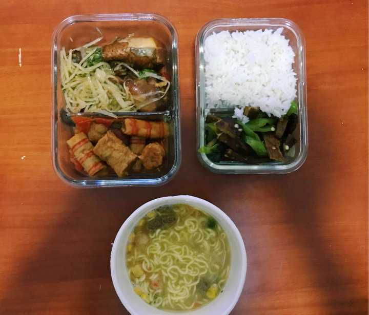 部队伙食怎么样?不会像学校食堂一样吧?