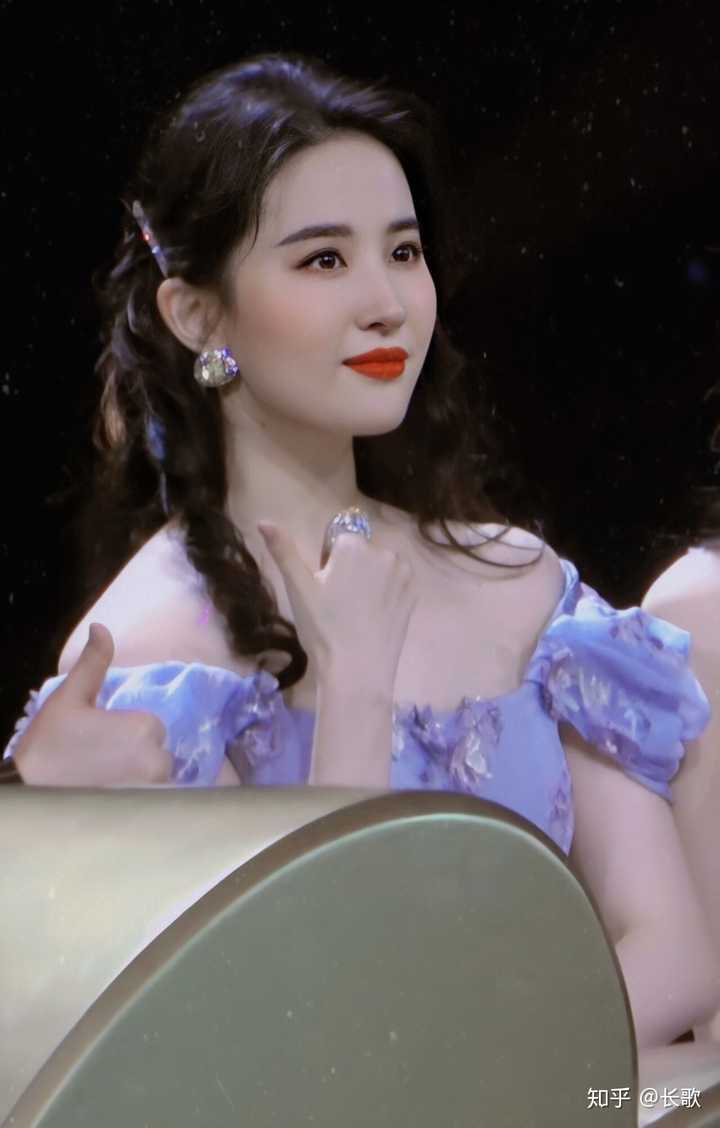如何评价在微博之夜上刘亦菲的迪士尼公主造型?