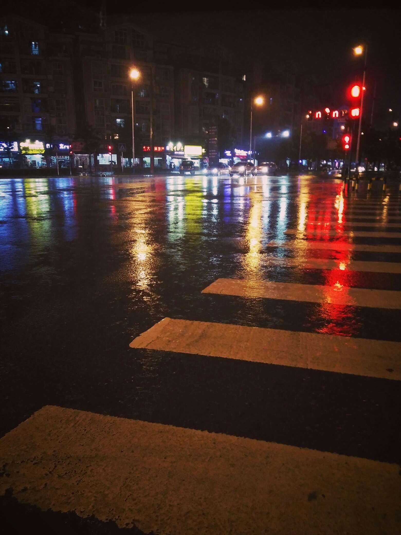 皮皮虾也是虾 "下雨天了怎么办,我好想你,所以打给你,就算大雨让整座